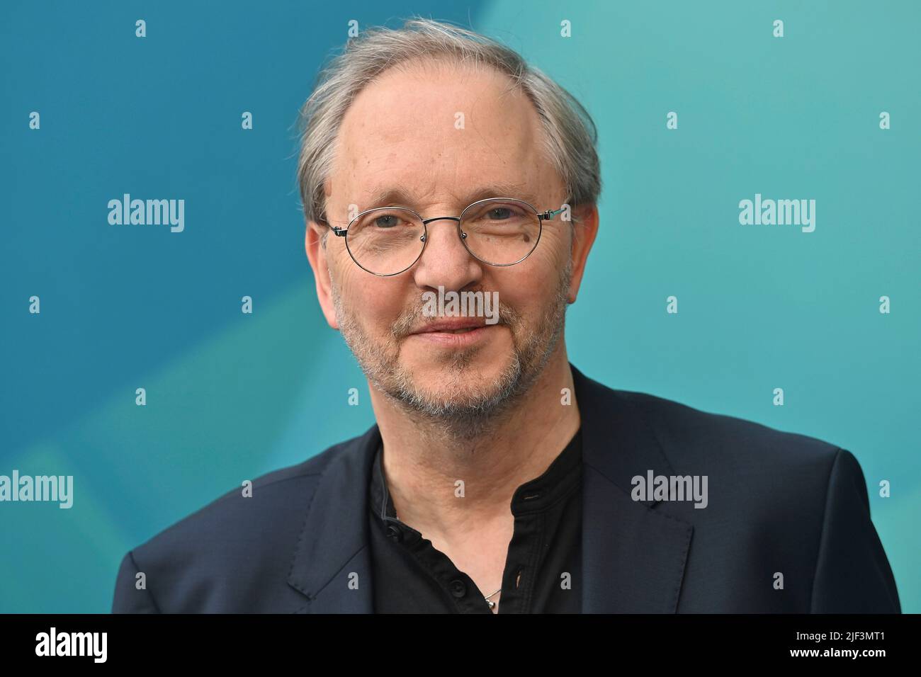 München, Deutschland. 28.. Juni 2022. Olli DITTRCH (Schauspieler, Komiker, Musiker), Einzelmotiv geschnitten, Porträt, Hochformat, Hochformat. ZDF-Empfang/ Treffen in der H`ugo`s Bar anlässlich der Münchner Filmfestspiele am 28.. Juni 2022 Quelle: dpa/Alamy Live News Stockfoto